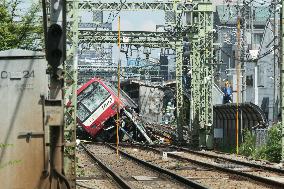 The scene of a truck collision on the Keihin Electric Express Railway Keikyu Line